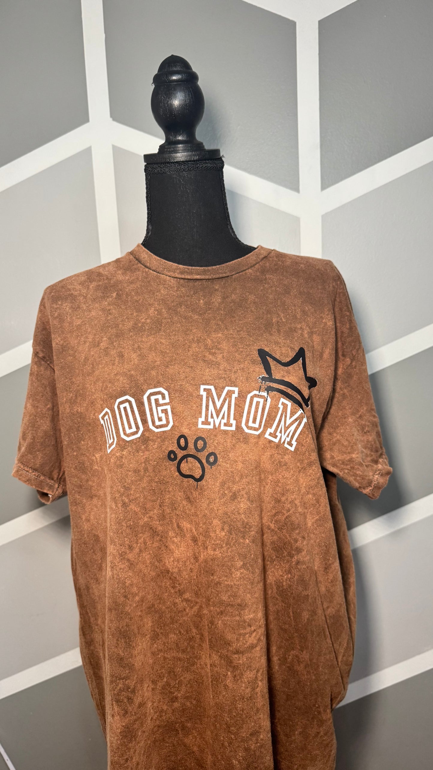 'Queen' Dog Mom