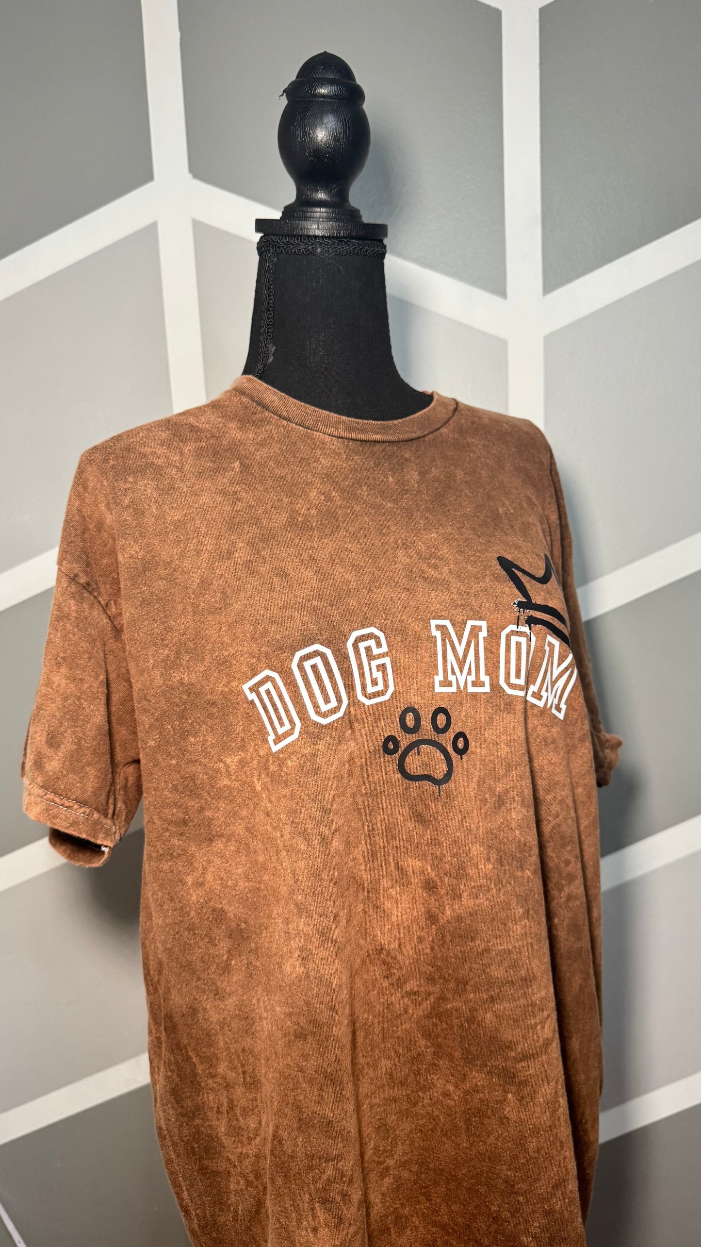 'Queen' Dog Mom