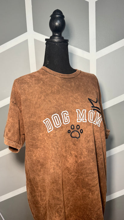 'Queen' Dog Mom