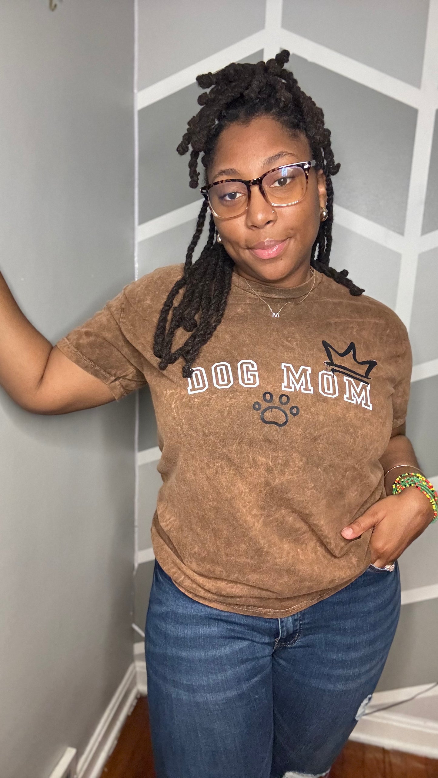 'Queen' Dog Mom